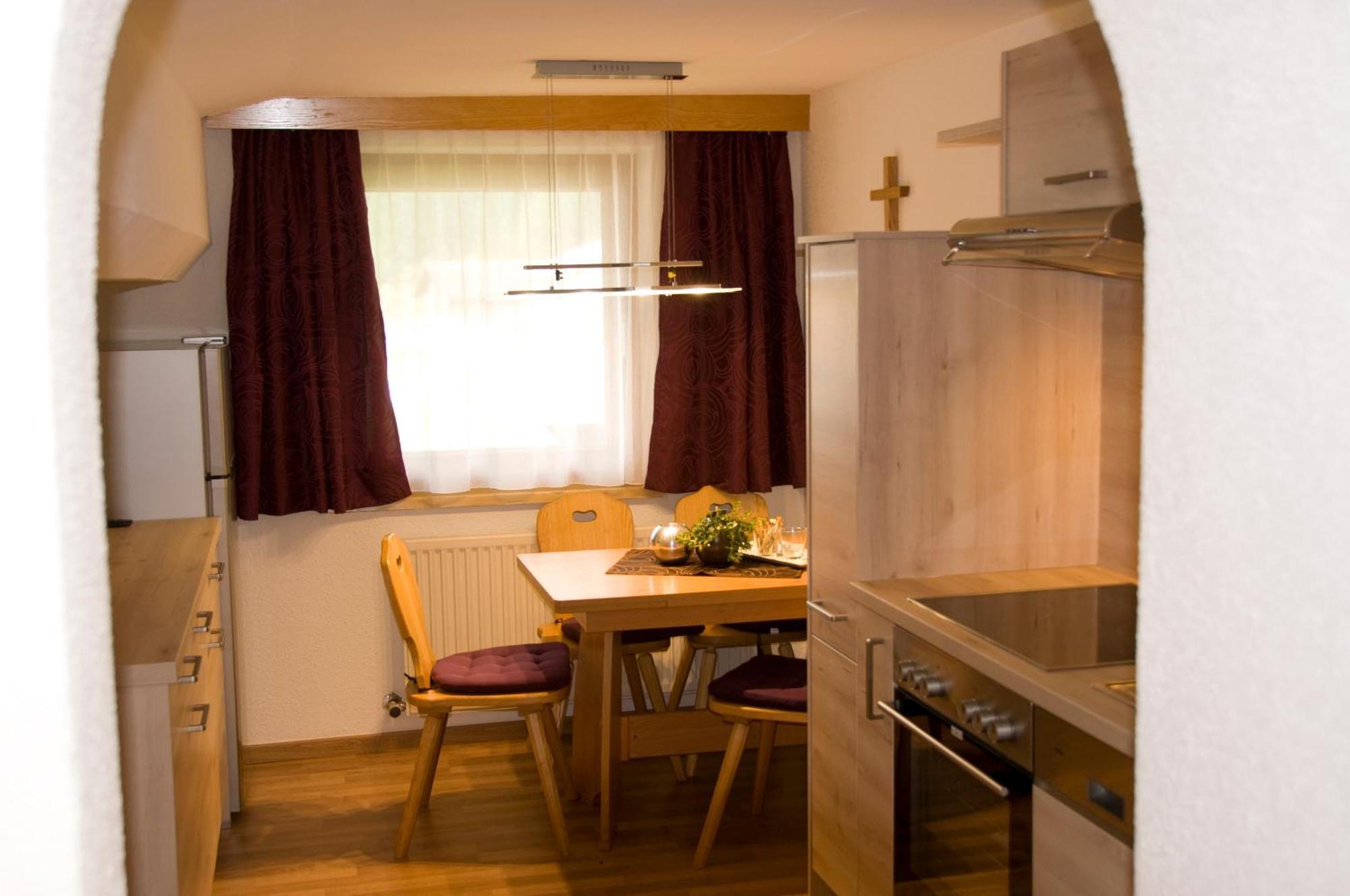 Haus Astoria Apartamento Sankt Leonhard im Pitztal Exterior foto